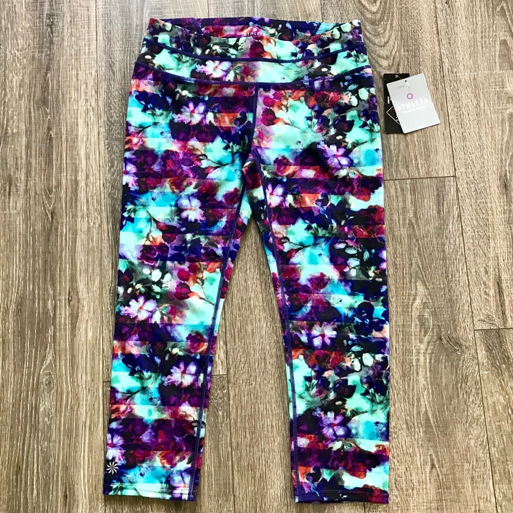 New Athleta Floral flare Crop Leggings Medium